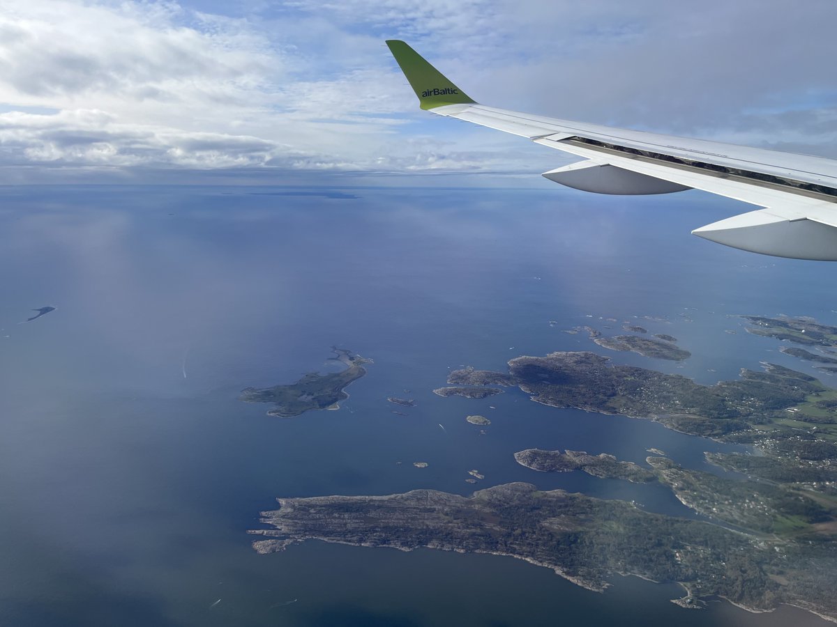 Having a blast at <a href="/ECSorg/">ECS</a> #ECS244 in Gothenburg, Sweden! 🇸🇪 We have several talks (see 🧵) - <a href="/TheEricFell/">Eric Fell</a> on 0D modeling of flow cells, <a href="/KianaAmini6/">Kiana Amini</a> on quinone-CO2 capture mechanism, <a href="/tyg37/">Tommy George</a> on electrodialysis CO2 capture &amp; Prof. Yan Jing on aqueous organic CO2 capture performance