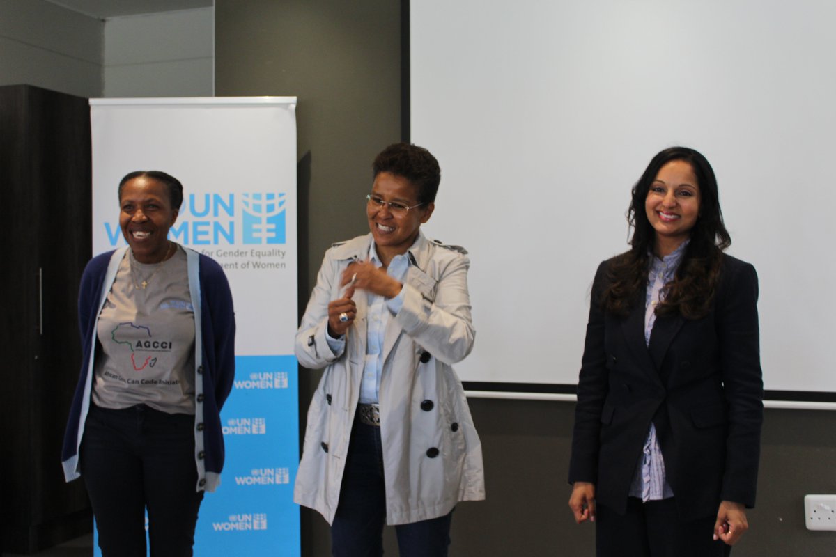 unwomenSA's tweet photo. "Nothing embodies forward thinking quite like the world of science and technology," said Rita Nkuhlu, CEO of SieMent (@SiemensAfrica) as she encouraged the girls to break the stereotypes and pursue careers in STEM. #SAGirlsCanCode ๐ฟ๐ฆ https://t.co/JoSUpGOt97