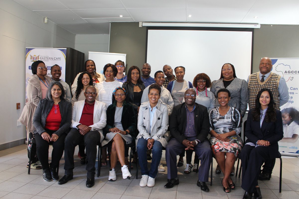 unwomenSA's tweet photo. "Nothing embodies forward thinking quite like the world of science and technology," said Rita Nkuhlu, CEO of SieMent (@SiemensAfrica) as she encouraged the girls to break the stereotypes and pursue careers in STEM. #SAGirlsCanCode ๐ฟ๐ฆ https://t.co/JoSUpGOt97