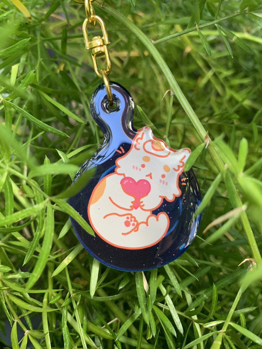 eggcatandbird's tweet photo. Eggcat in a pan keychain. It’s sparkly!! 🥺

Will be out on my Etsy soon! (Link in bio) https://t.co/r0V1TqacRd