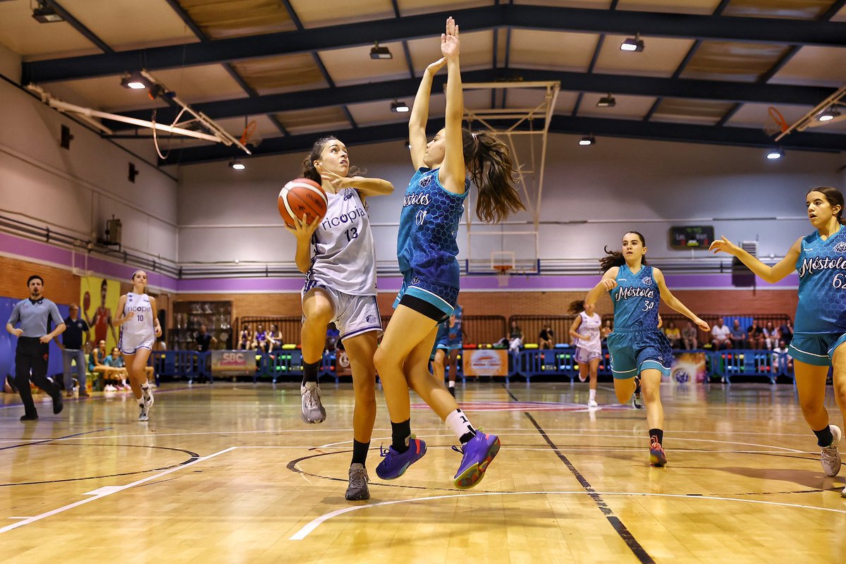 FBMadrid's tweet photo. Infantil femenino #LigaAhorramas | Finaliza el encuentro con victoria abultada para el equipo local. @CBJuanDeAustria 72 - @CBCMostoles 36. El CBJA se coloca líder en solitario del grupo 1. 

📊 Estadísticas completas en @SwishAllHoops: https://t.co/J9L5LBhMzb https://t.co/aXzcViroXL
