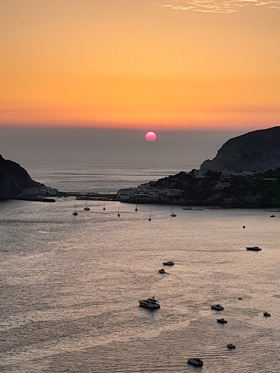gdiscala's tweet photo. Tramonto di ottobre ai maronti  #Maronti #Tramonto https://t.co/eP8VMmQN0z