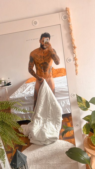 Domingo chuvoso 😏  https://t.co/X4ZVpWwgbr https://t.co/f5qHuqhP8L