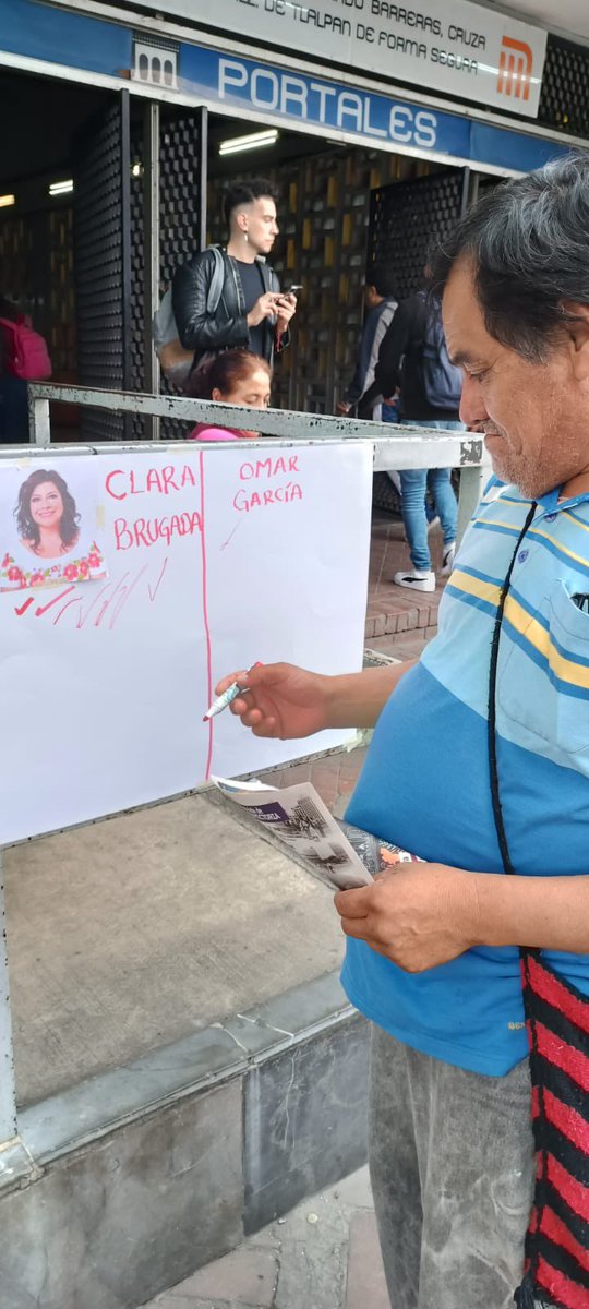 EuniValle's tweet photo. #ClaraGana

Nos encontramos al exterior del Metro Portales en la alcaldía Benito Juárez en un ejercicio democrático de consulta a la ciudadanía.

Claro que Clara tiene el mejor proyecto para dar continuidad a la transformación en la Ciudad de México.
@ClaraBrugadaM https://t.co/kBO6jzxZWi