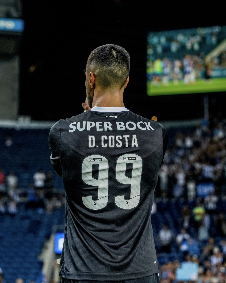 FCPorto's tweet photo. Seguimos juntos, Dragões 🐉
#FCPPSC https://t.co/zk9M8xuEoN