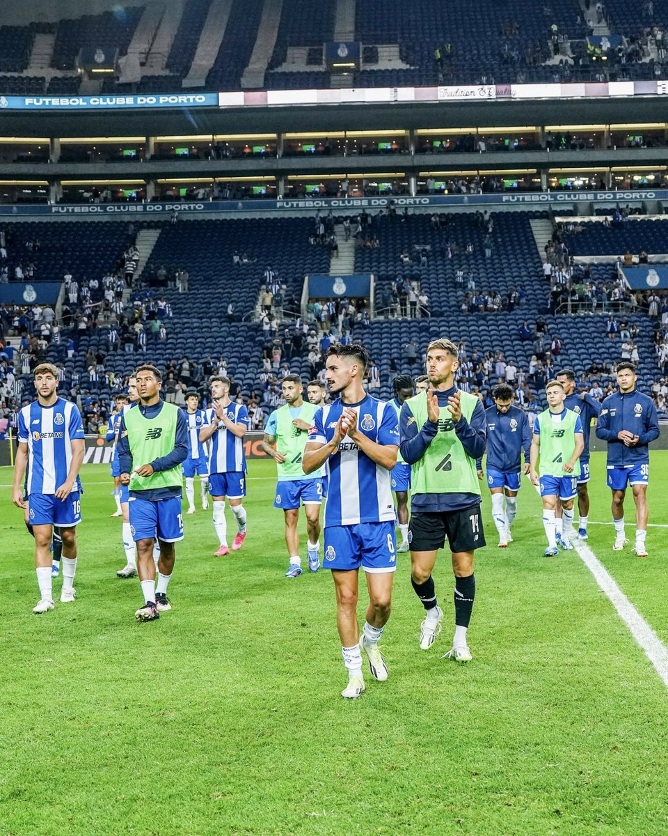FCPorto's tweet photo. Seguimos juntos, Dragões 🐉
#FCPPSC https://t.co/zk9M8xuEoN