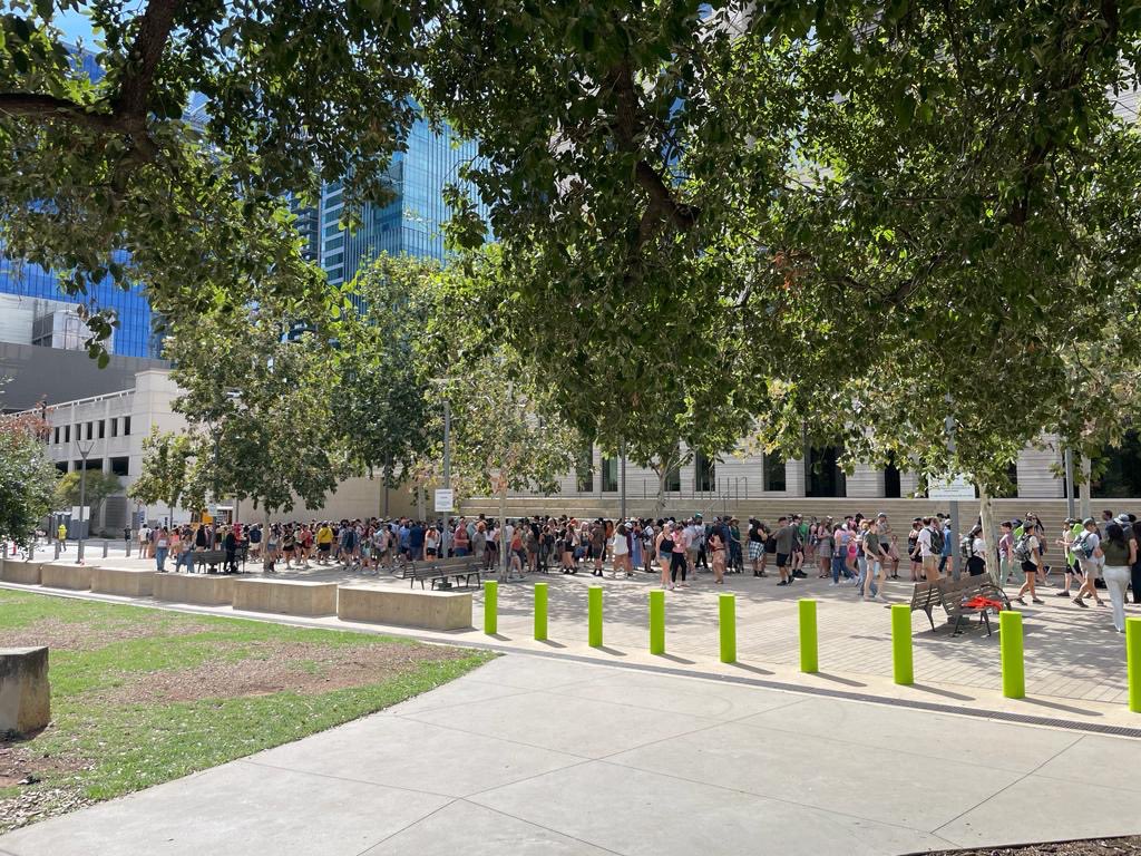 🚨 This a reminder! *Beyonce Voice* 🚨

We can get you directly to the park for the <a href="/aclfestival/">ACL Festival</a>! Shuttle line at <a href="/RepublicSqATX/">Republic Square</a> looks a little looong. 👀 

Remember, ride directly to Zilker Park on Routes 3 or 803! 

Info here 👉 capmetro.org/special-events…