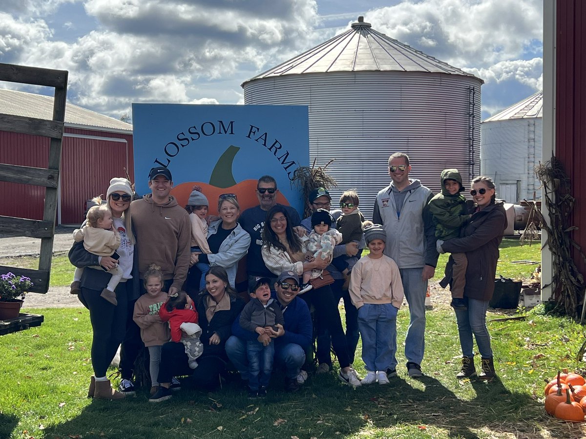 TonyBBBS's tweet photo. Our family’s favorite fall tradition is visiting the Blossom Farms 🎃founded by long time @VandySchools secretary &amp; friend @concordnation board member Pat ♥️  She must be so proud of her family! @InLehmanTerms @hhjr79 @DeeDelinda @BradyH3 @Hollowman13 @aaronmbush  @danfunston https://t.co/5p8u7tO0aO
