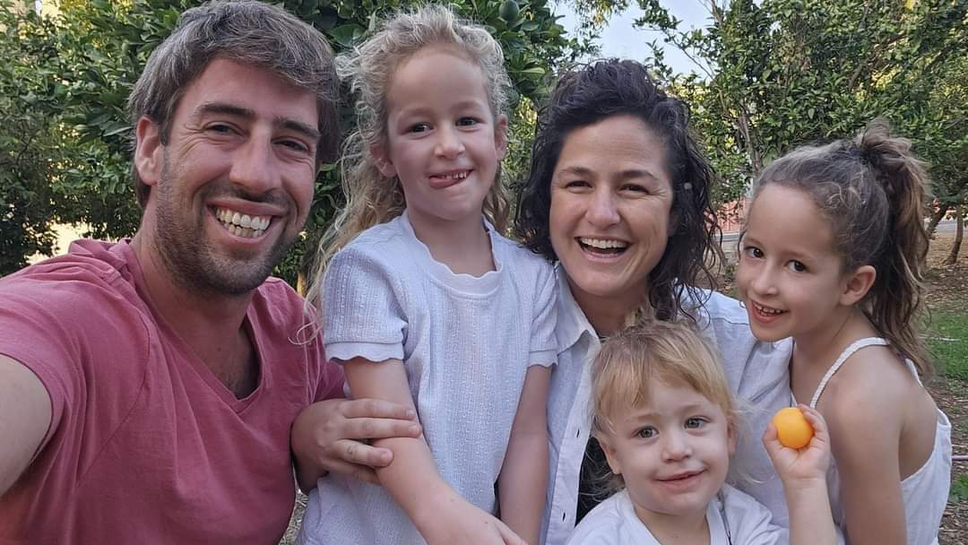 Gone. They're all gone 💔 An entire family, Tamar, Yonatan, their 6 yr old daughters Shahar & Arbel, and their 4 yr old son Omer. They were all slaughtered by Hamas terrorists who infiltrated Kibbutz Nir Oz. Just because they were Jews! I don't have the words. Only tears ...