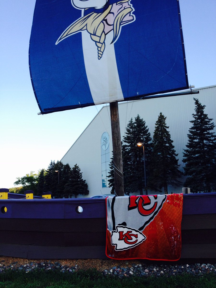 I have zero problems with the <a href="/Vikings/">Minnesota Vikings</a> . But today, Chiefs Kingdom is going to set the tone. #tagyoureit
#chiefskingdom
