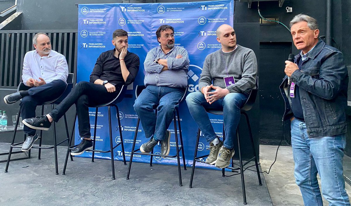 sergiosalinas's tweet photo. Gracias @GustavoPulti por participar de #EncuentroTech
Fue muy importante para la comunidad informática de #MdPyBatán ser escuchados y escucharte #OtraCiudadEsPosible
#Ti #EcoConocimiento @FerRaverta @Kicillofok @SergioMassa @AGCArgentina @InternautaArg @LaureanoBielsa #nodotech https://t.co/DvCfWsTiZR