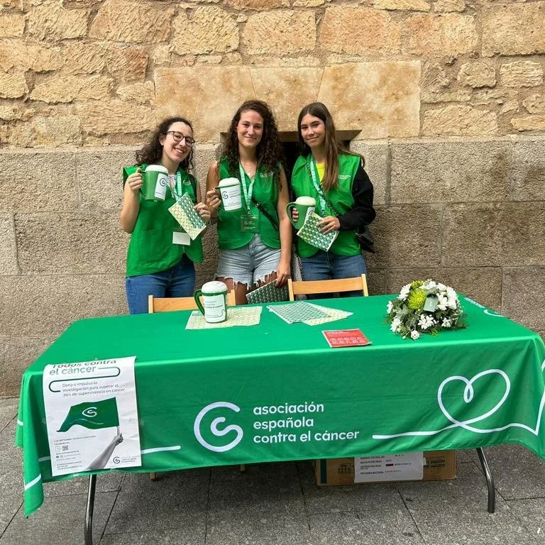 CMSanBartolome's tweet photo. La comisión de voluntariado ha colaborado con la Asociación Española Contra el Cáncer. Hace unas semanas, los colegiales recaudaron fondos por distintas calles de la ciudad. Hoy, se han sumado a la IX marcha contra el cáncer dirigiendo parte del recorrido. https://t.co/b6vIu14uYi