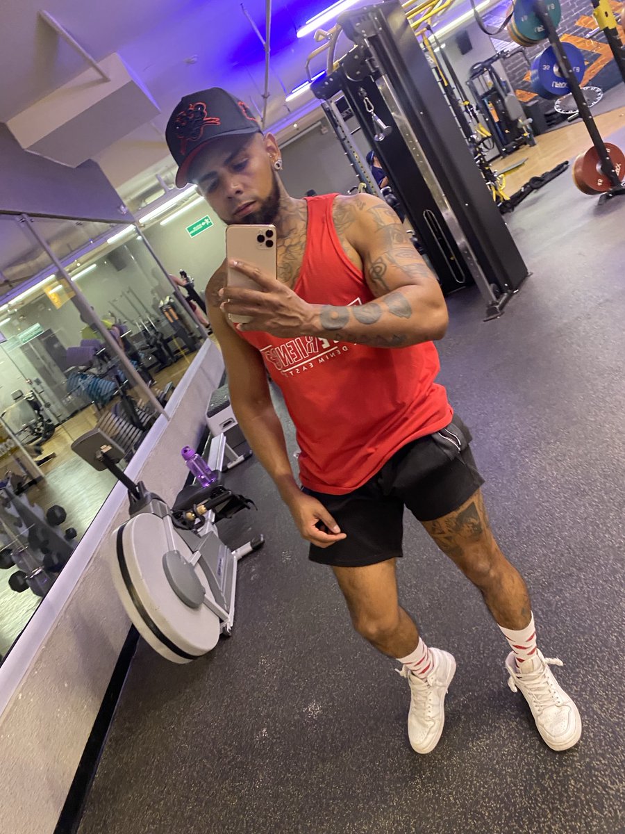 ham_salazar's tweet photo. Quien me ayuda a entrenar 😈 https://t.co/wAYuFt99UE