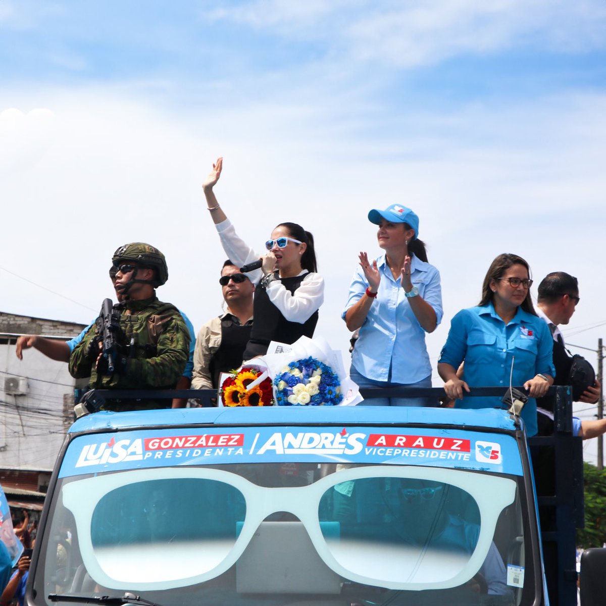 LuisaGonzalezEc's tweet photo. Con profunda alegría, amor y esperanza recorrimos El Empalme, Balzar, Palestina, Santa Lucía y Nobol, en nuestra querida provincia del Guayas. 
Este 15 de octubre votemos con el corazón, por días mejores para el Ecuador 🇪🇨💙🖐🏻

#PorElBienDeTodos
#LuisaPresidenta https://t.co/YRWJqF9vTu