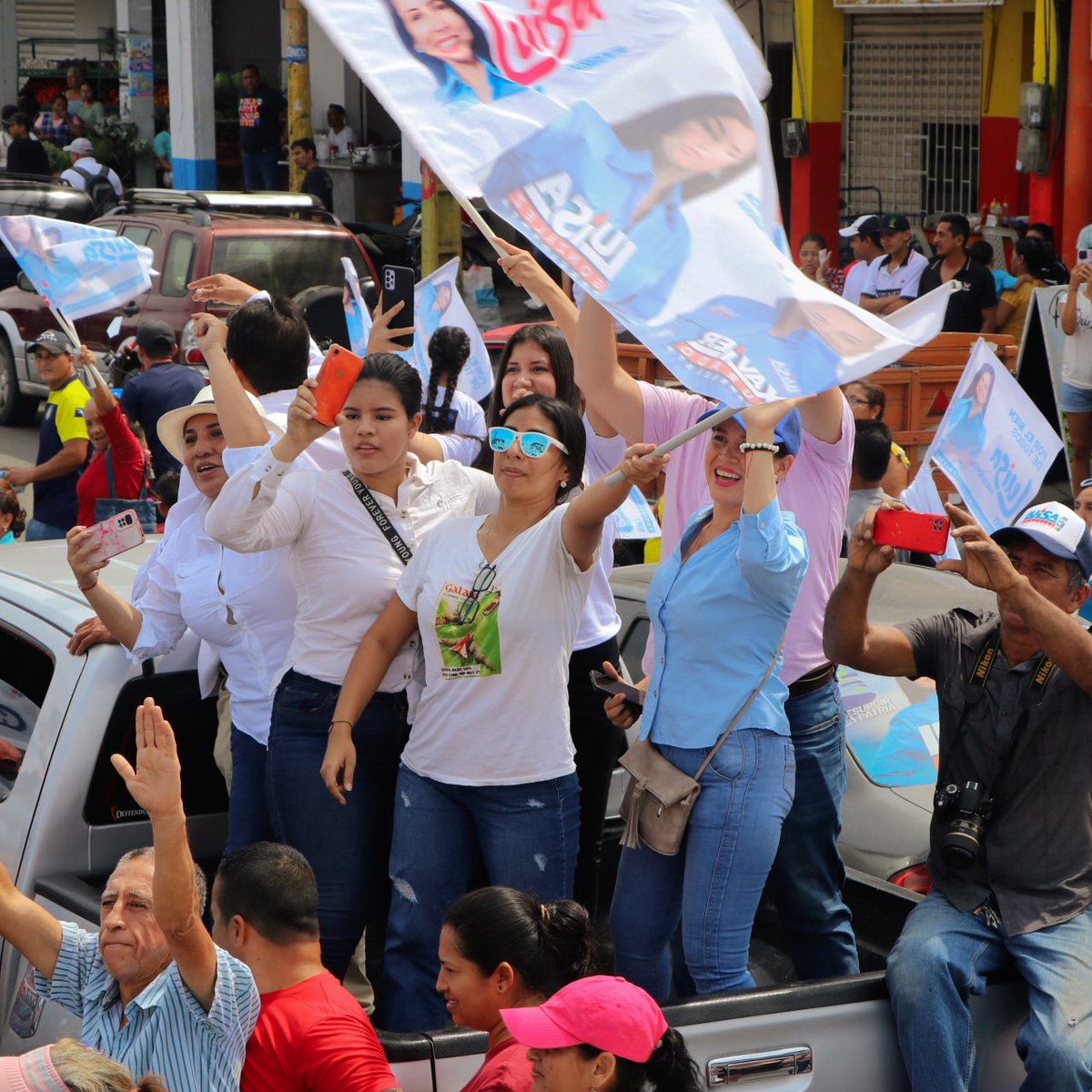 LuisaGonzalezEc's tweet photo. Con profunda alegría, amor y esperanza recorrimos El Empalme, Balzar, Palestina, Santa Lucía y Nobol, en nuestra querida provincia del Guayas. 
Este 15 de octubre votemos con el corazón, por días mejores para el Ecuador 🇪🇨💙🖐🏻

#PorElBienDeTodos
#LuisaPresidenta https://t.co/YRWJqF9vTu