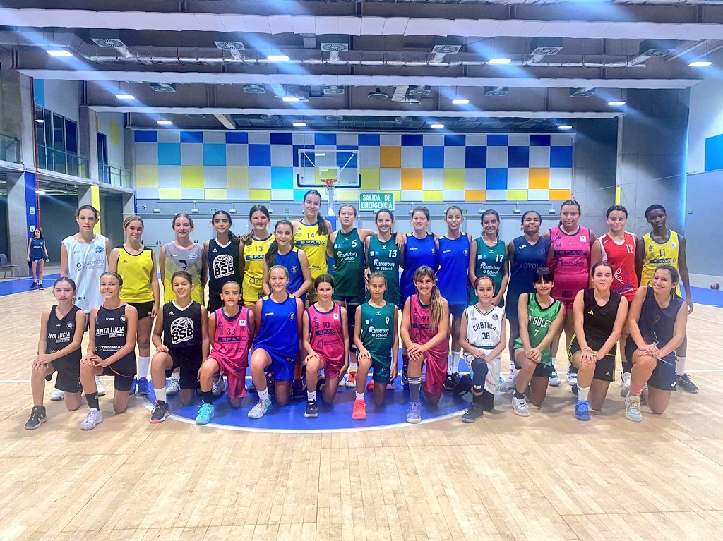 FIBGranCanaria's tweet photo. 💙💛 Entrenamientos de las preselecciones #FIBGranCanaria
🏀 #PreInfantil y #PreCadete ⛹🏼♀️⛹🏻♂️
📌 Sala Club #GCArena
💪🏻💪🏻💪🏻💪🏻💪🏻💪🏻💪🏻💪🏻💪🏻 https://t.co/sL483D78oD