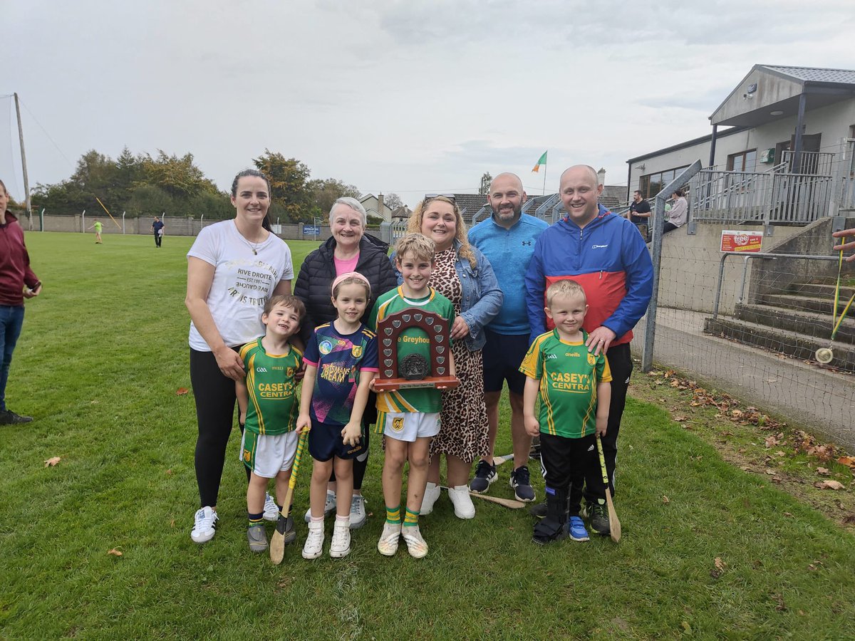 ToomeGAA's tweet photo. Members of the Kelly Family at yesterday's Jerry Kelly Tournament including MJ Kelly who was on the Toomevara Shield winning team.

Denis Kelly presenting the shield and Jerry Kelly Cup to the successful captains https://t.co/kyWfbtlk0g