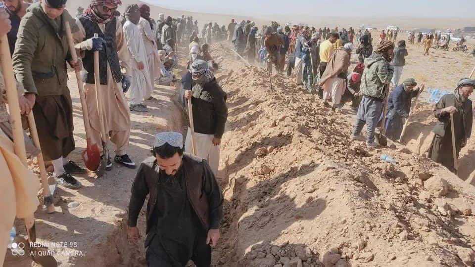 PenPath1's tweet photo. The Pen Path volunteers talked to the people in Herat, the people are in need. We hope that traders and charity organizations will help the people in this difficult time. And we hope that the international community and aid agencies will provide necessary and timely assistance to https://t.co/rlyHbJ1jAt