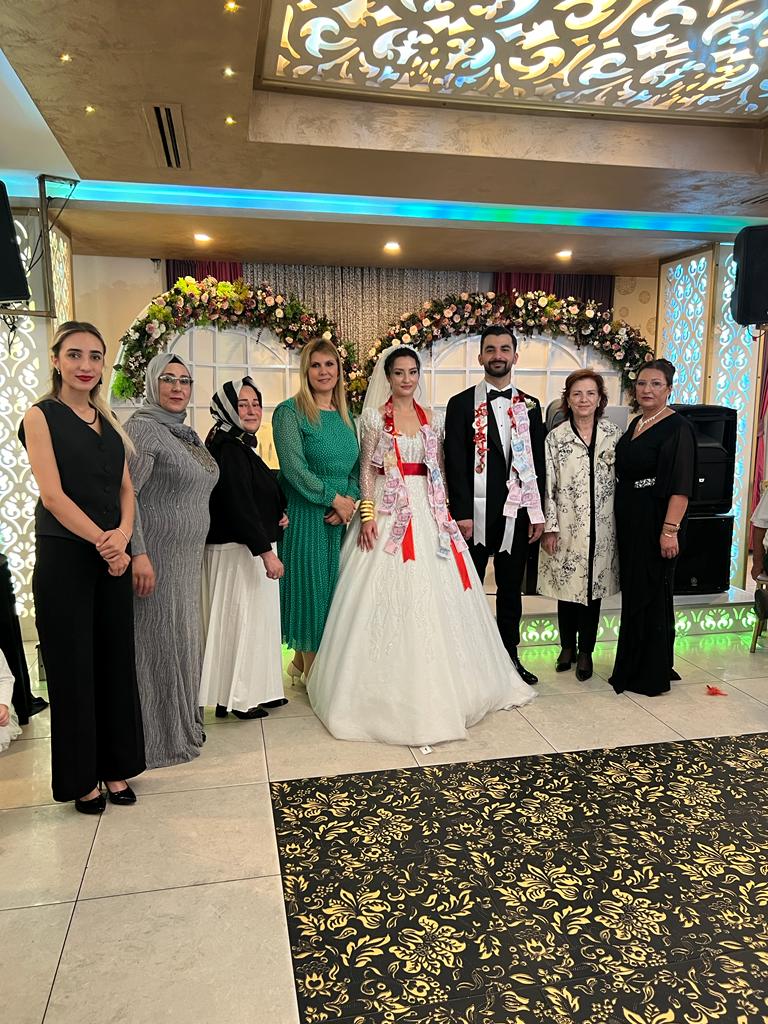 ozlembabiir's tweet photo. Gelecek Partisi İstanbu İl kadın kolları Teşkilat başkanı Netice hanımın  kıymetli oğlunun düğününe. Katılım sağladık Rabbim iki cihan Saadeti versin 
@PerihanTogay @NeticeBekci @NURAN3461 
@bercembbr @SultanDedeolu1 https://t.co/l2qQQNO4El