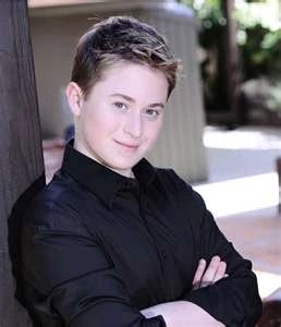 LolafPop's tweet photo. #bbuk #bigbrother same person. https://t.co/weijHl0Fk6
