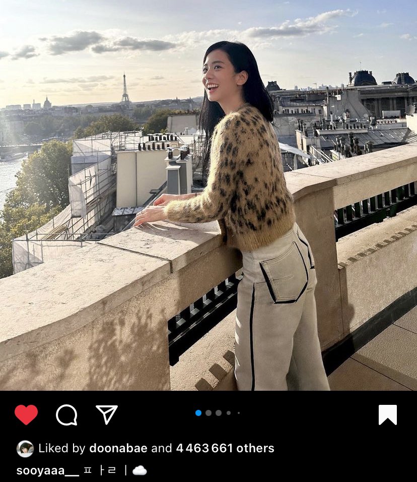 300923] JISOO spotted with Korean Actress Bae Doona in Paris today 💛 Jisoo  hanging out with other well known K-actors/K - actress 🥹🫶…