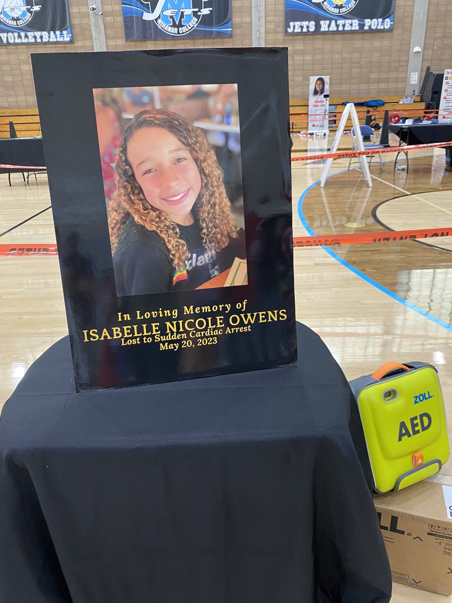 ealvareznews's tweet image. Today’s @EPSaveALife free heart screening was dedicated to 13 year old Isabelle Owens.

1. Call 911
2. Administer CPR
3. Use AED
 #SCAAwareness #callpushshock