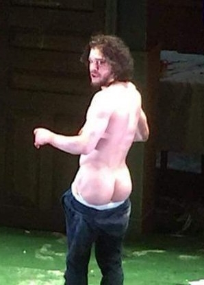 heroesbutt's tweet photo. kit harington as black knight https://t.co/QJWFyCRUUq