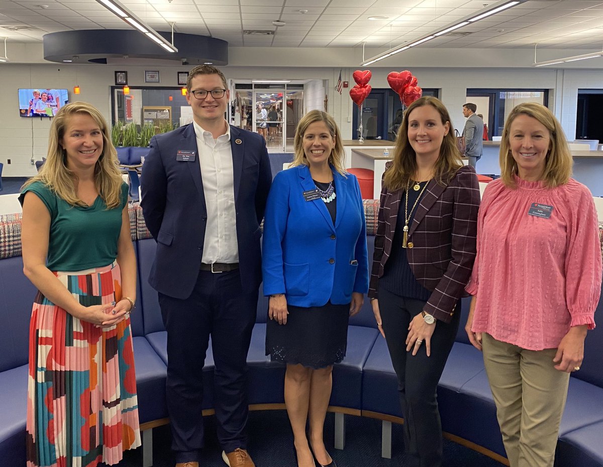 Truly the highlight of my recent  #Louisville visit to spend time with this amazing group of students at <a href="/shalouisville/">Sacred Heart Academy</a> &amp; <a href="/SHS_JFLI/">Jean Frazier Leadership Institute</a>! We talked career paths, life in the corporate world &amp; servant leadership. I can’t wait to see how all of their career journeys play out. 🌟 🫶🏻🩷