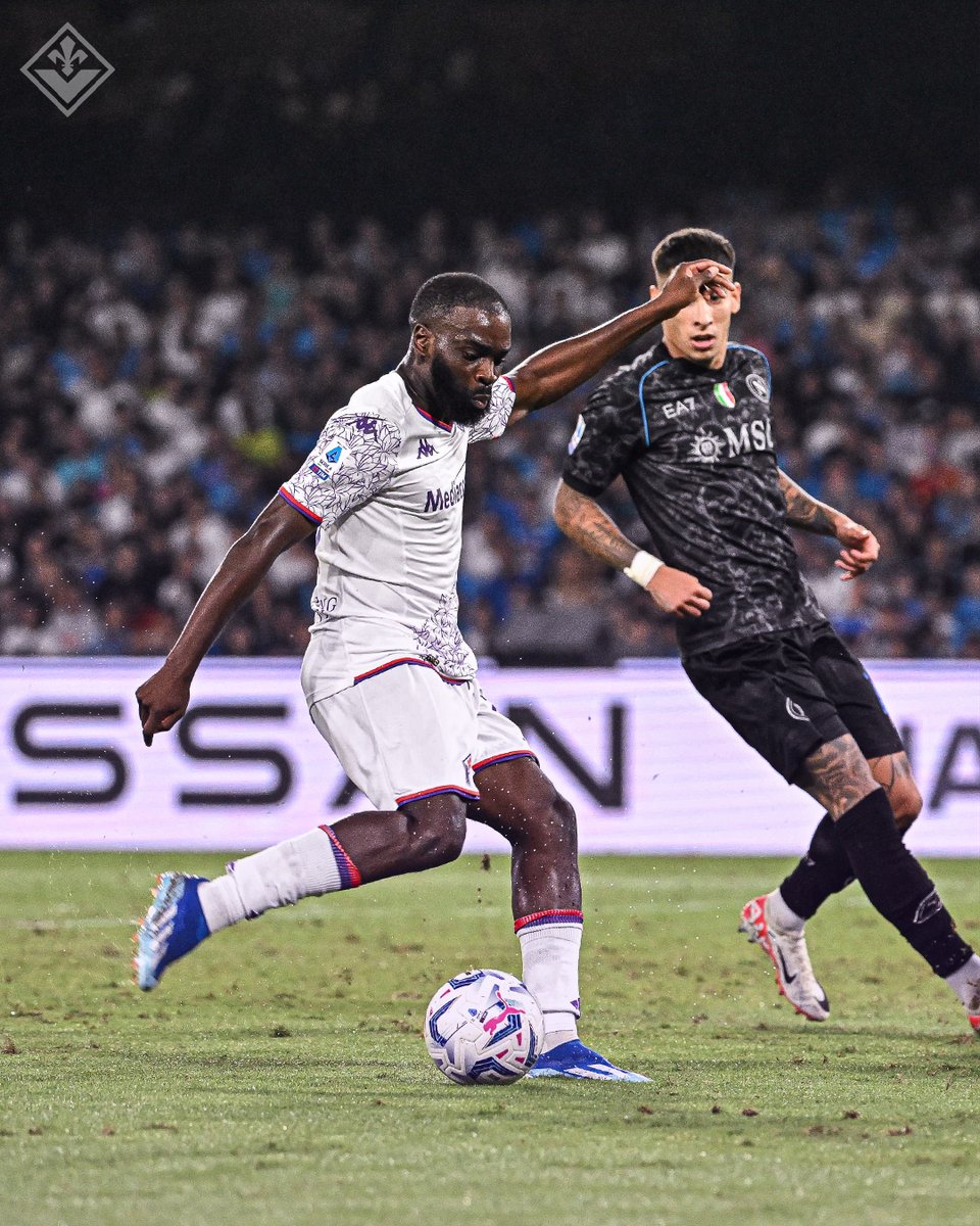 Jens-Lys Cajuste of SSC Napoli competes for the ball with Milan