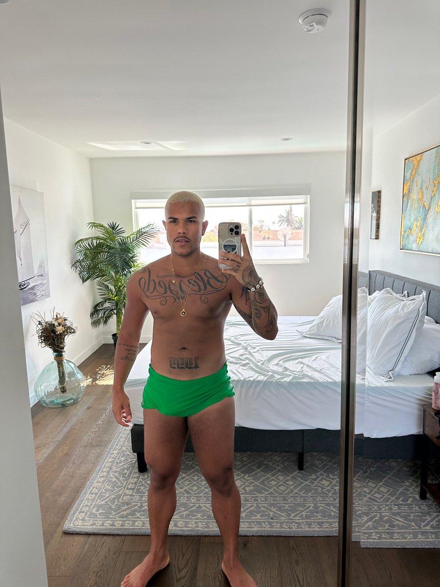 feliipecarioca's tweet photo. Repost if you want to suck the snake 😏🐍 https://t.co/VUyZCSaitq