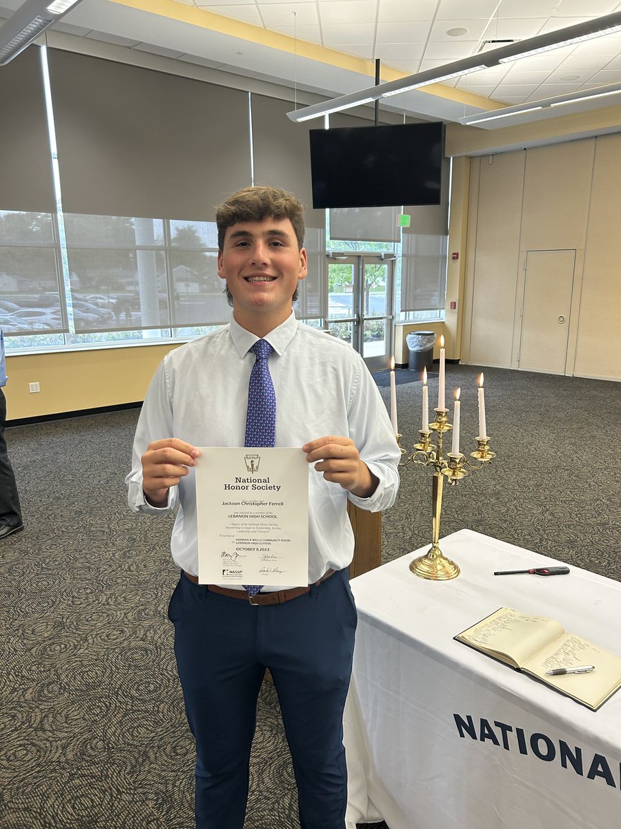 PhylFerrell's tweet image. Congratulations @jack___ferrell !! Super proud of you getting it done in the classroom, as well as on the court! #Sploosh #ThisIsLCSC @LebanonHSTigers #NationalHonorSociety @Lebanon_Schools