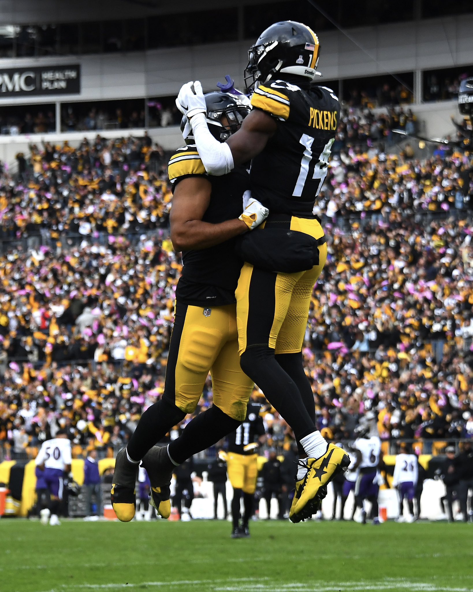 Complex Sneakers on X George Pickens scored Pittsburgh s go ahead TD in custom Bape cleats. https t kKiRMxk0ki X