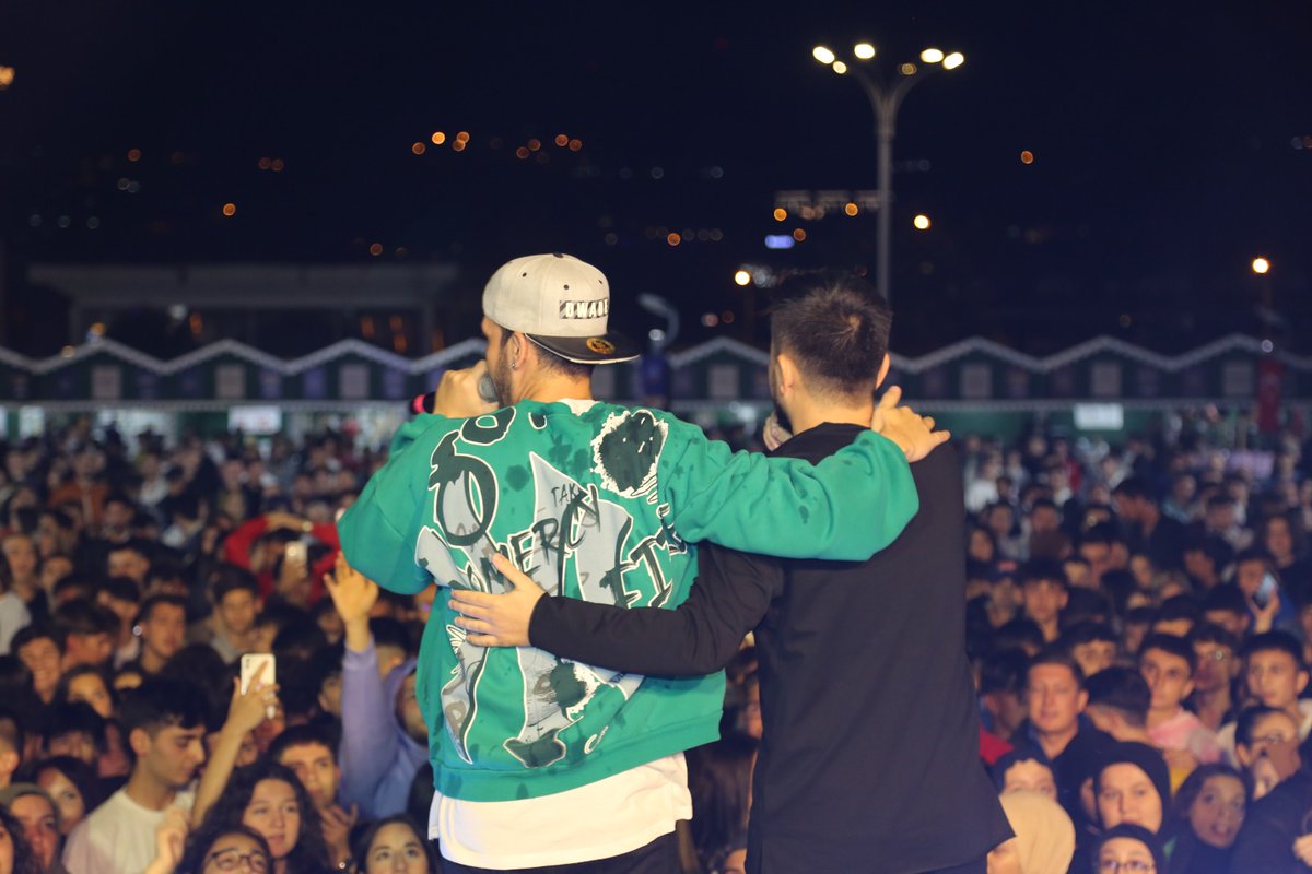 Okula Dönüş Şenliğimiz Emir Şamur ve Echo Masta konseri ile son buldu.
Üç gün boyunca binlerce gencimiz şenliğimize büyük ilgi gösterdi. 
Gençlerimize yönelik etkinliklerimiz devam edecek.
Onlara olan inancımız ve güvenimiz tamdır.
Allah hepsine zihin açıklığı versin.