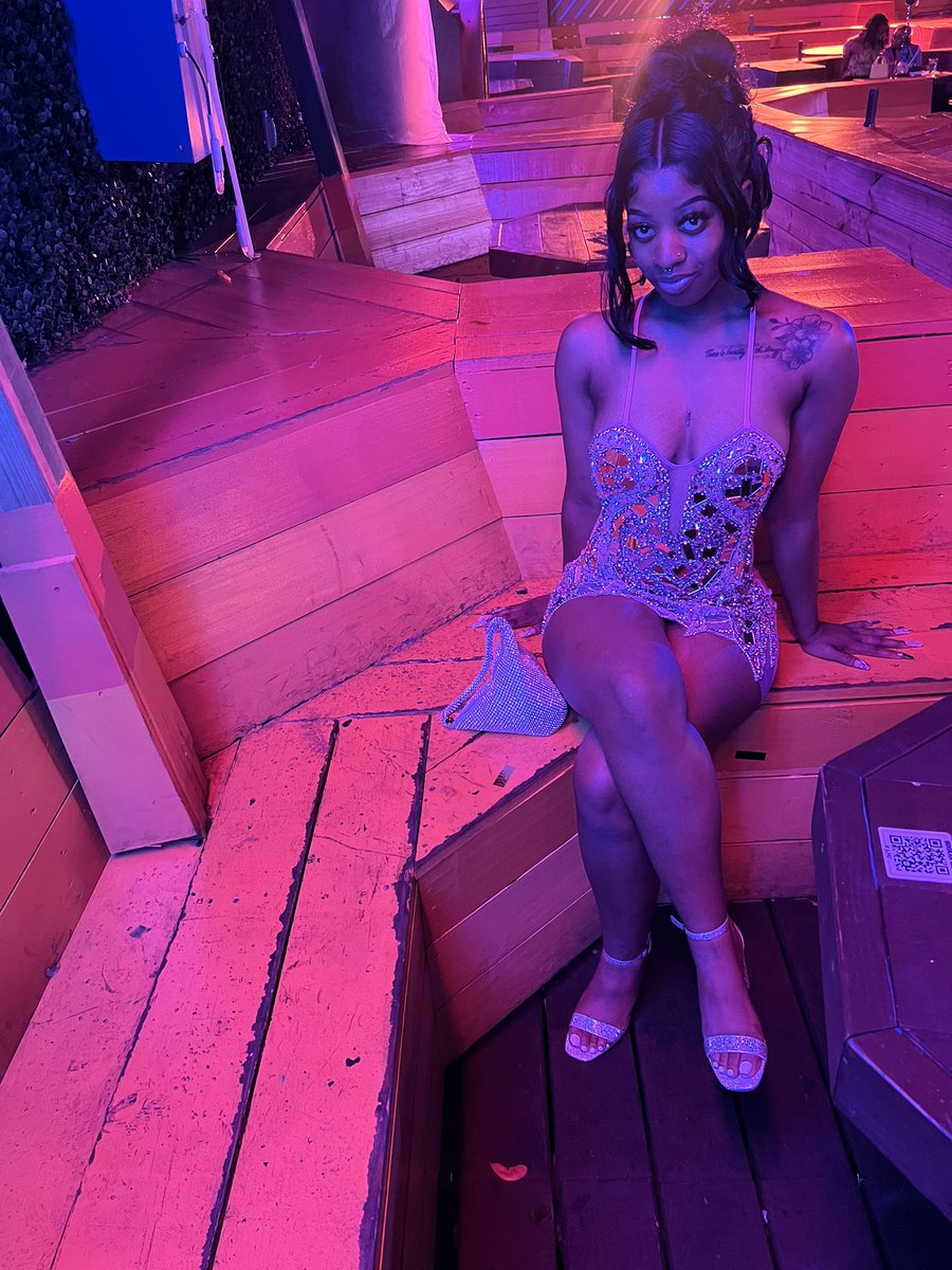 _jadaaac's tweet photo. my birthday dress was beautiful !🥹 https://t.co/5G0fKn622N