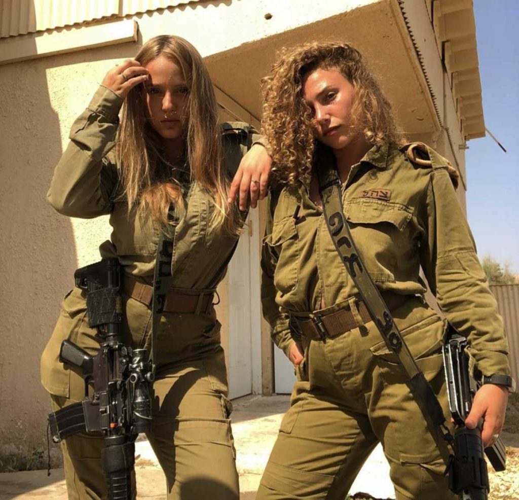 capTercio's tweet photo. Si eres gay en Palestina, te ejecutan.
En Israel, serás libre.
Si eres mujer en Palestina, estarás esclavizada.
En Israel, tienes los mismos derechos que los hombres ante la ley.
¿A quién defiende la izquierda?
A Palestina.
Su defensa de las mujeres y homosexuales es una farsa. https://t.co/3FKH1bFfqf