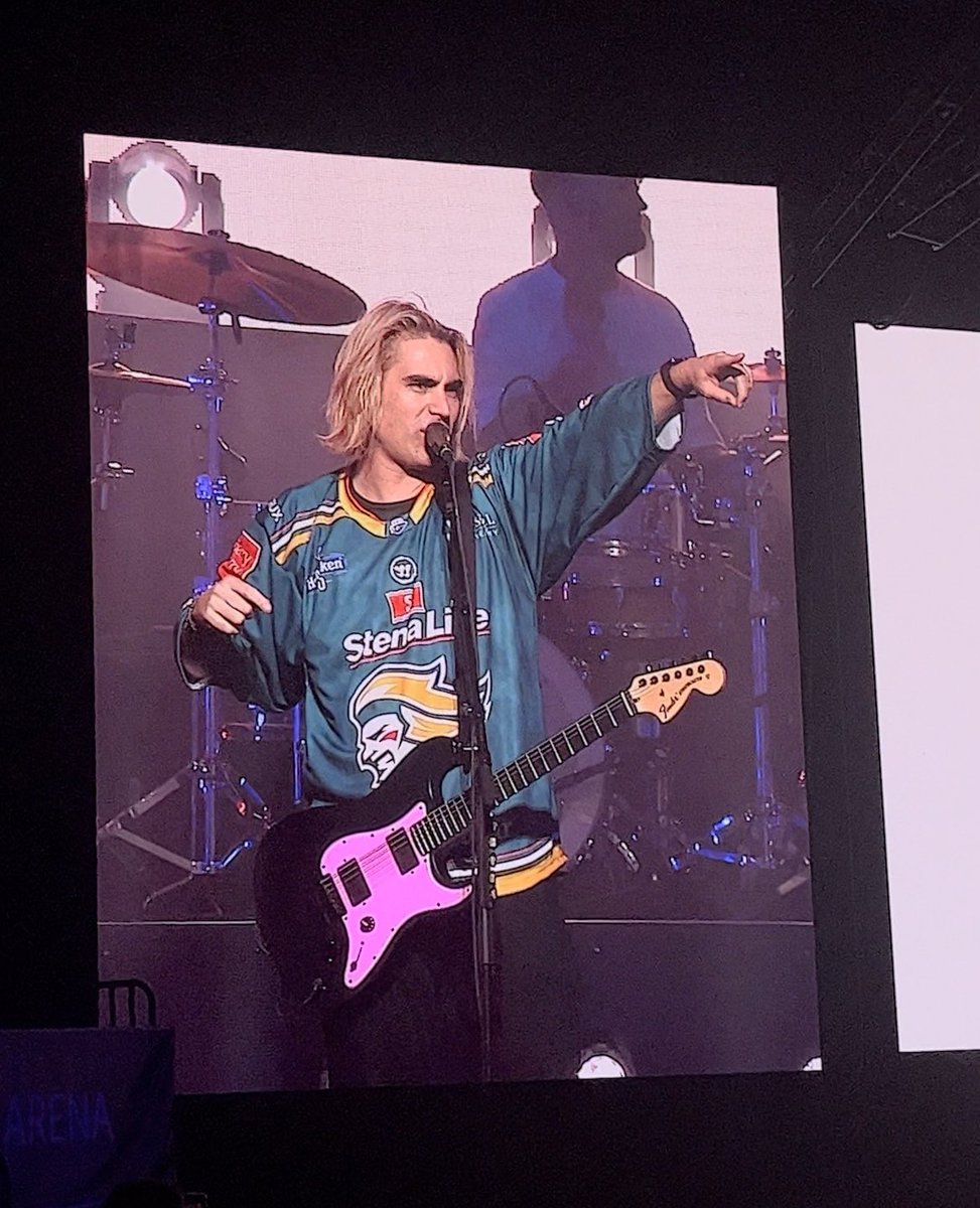 all panic! no disco tweet media