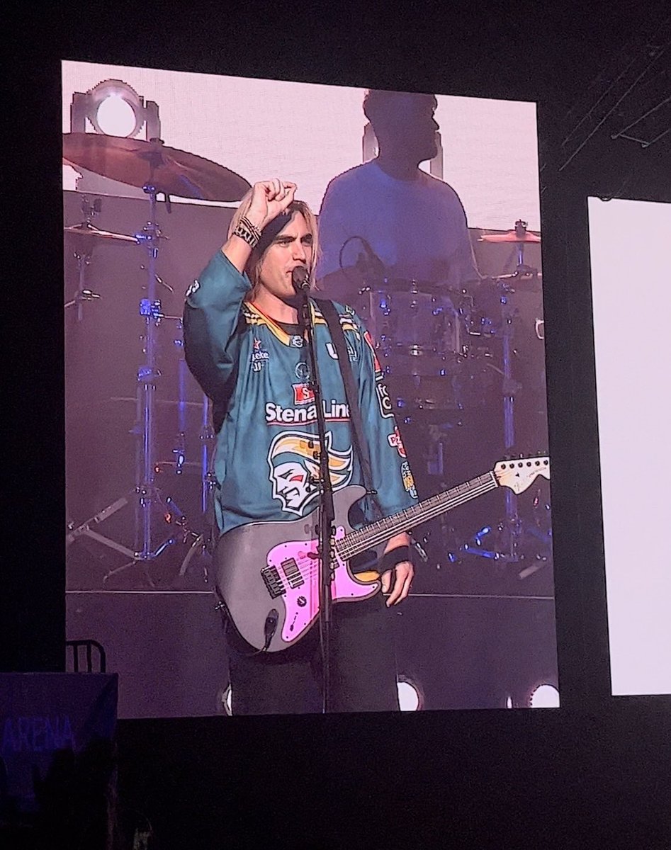 all panic! no disco tweet media