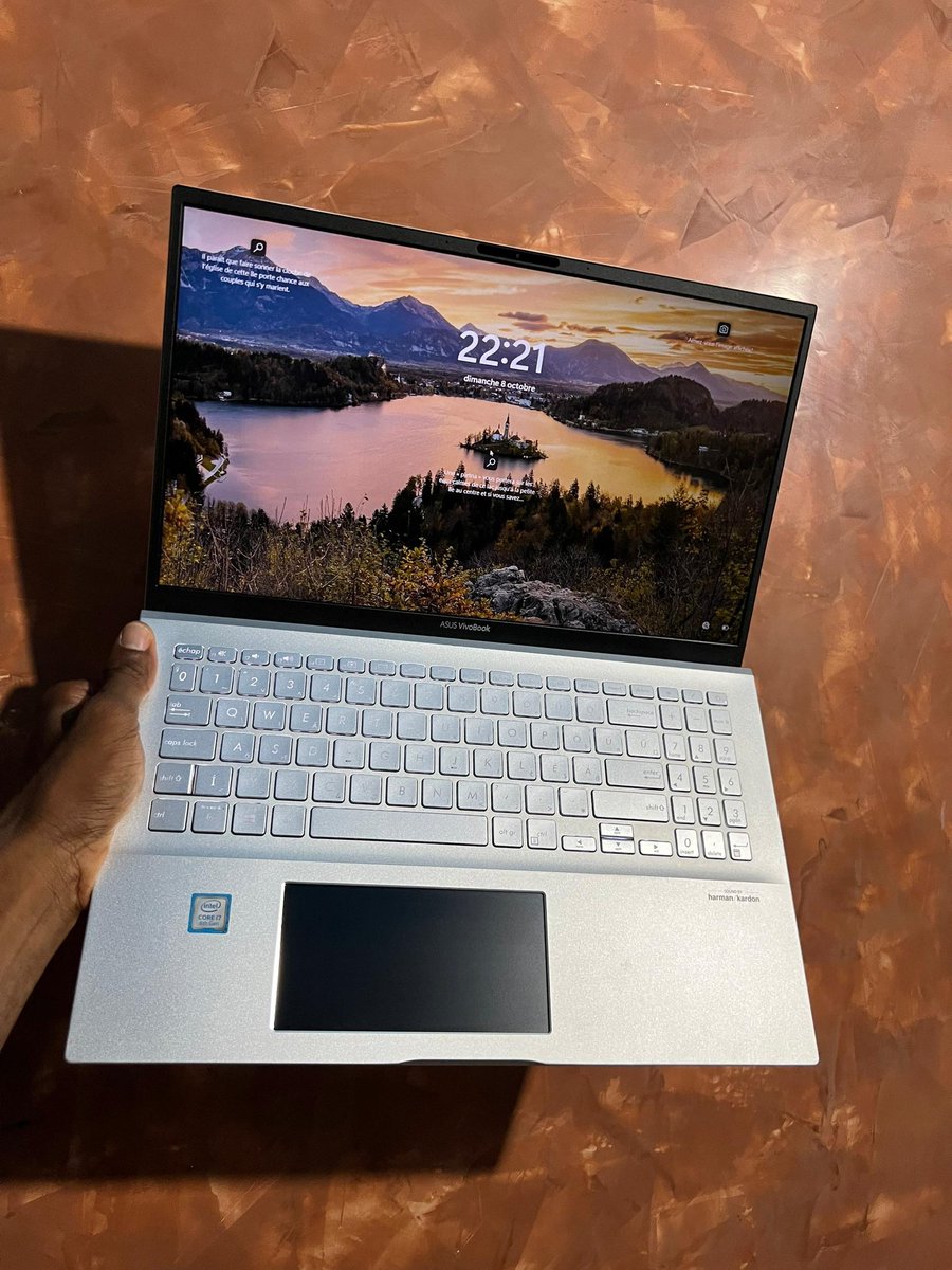 Sc0rpion223's tweet photo. Asus VivoBook S15
🔘Processeur Intel Core i7-8565U 8e Génération Quadricoeurs 1.8GHz jusqu’à 4.6GHz en turbo boost 8Mo
🔘Disque 1To (1000Go) SSD M.2 NVMe PCIe
🔘RAM 12Go DDR4
🔘Écran 15.6 pouces Full HD
1/3 https://t.co/BbNNqCd9UD