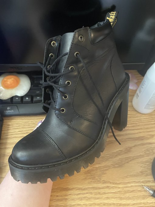 This is very specific and odd but if anyone is s3lling/trading a size 8 dr marten averil in black or