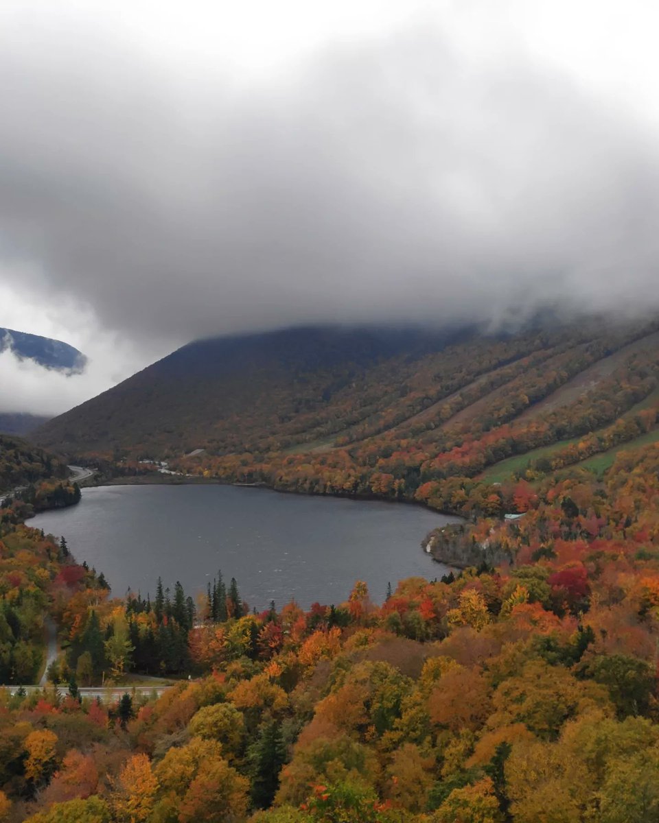 ashwinskumar's tweet photo. #FallColors2023 in NH and VT. https://t.co/V9v1pz8zNB