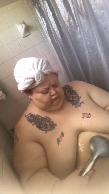 Shower with me https://t.co/Np3mwxNcUE #realloyalfans https://t.co/LKMmAXAz6q<a href="/tag/realloyalfans"class="tags">#realloyalfans</a>