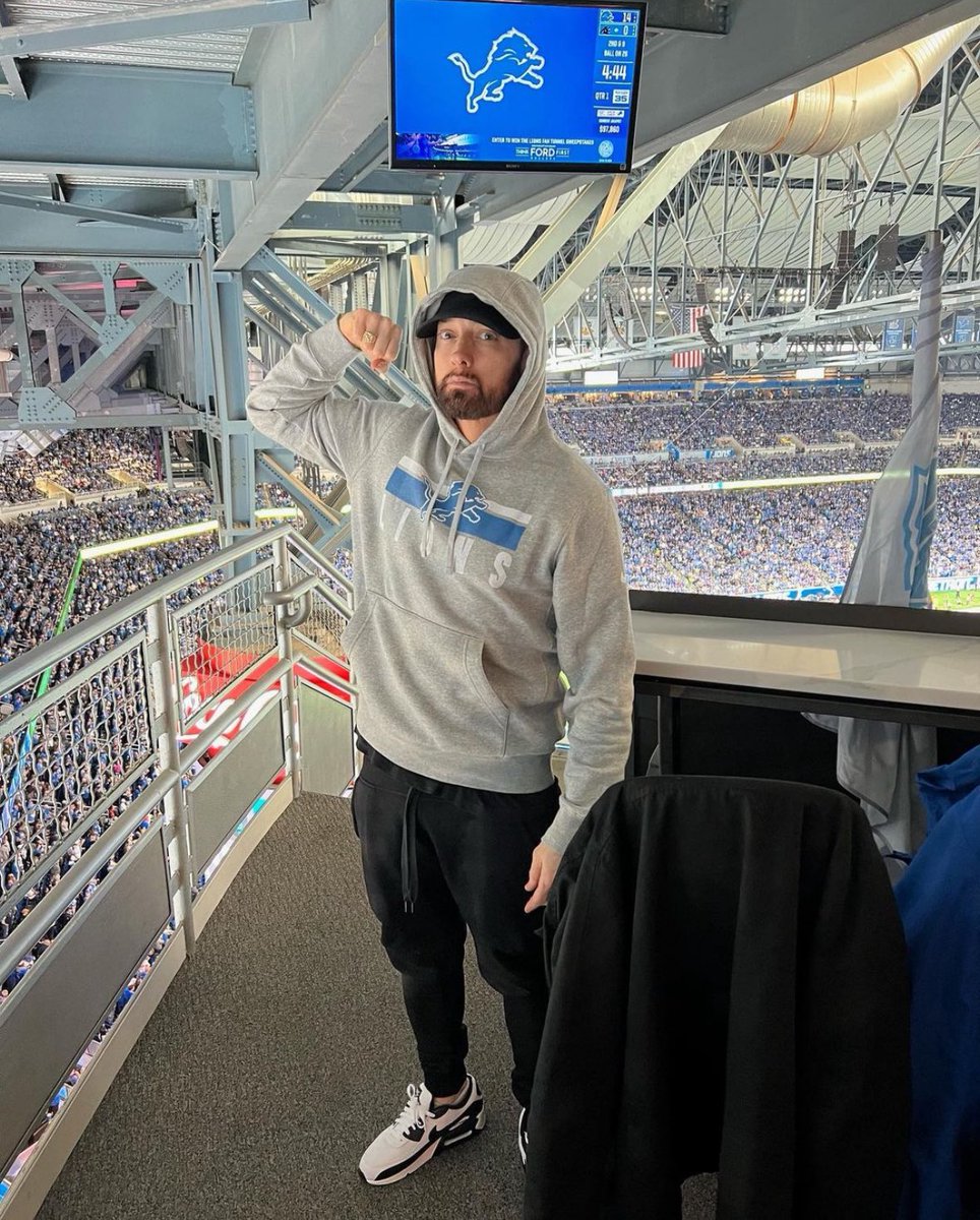 withoutmee_'s tweet photo. New Pic by Eminem 🔥🔥🤩🐐 https://t.co/ObIriNaItd