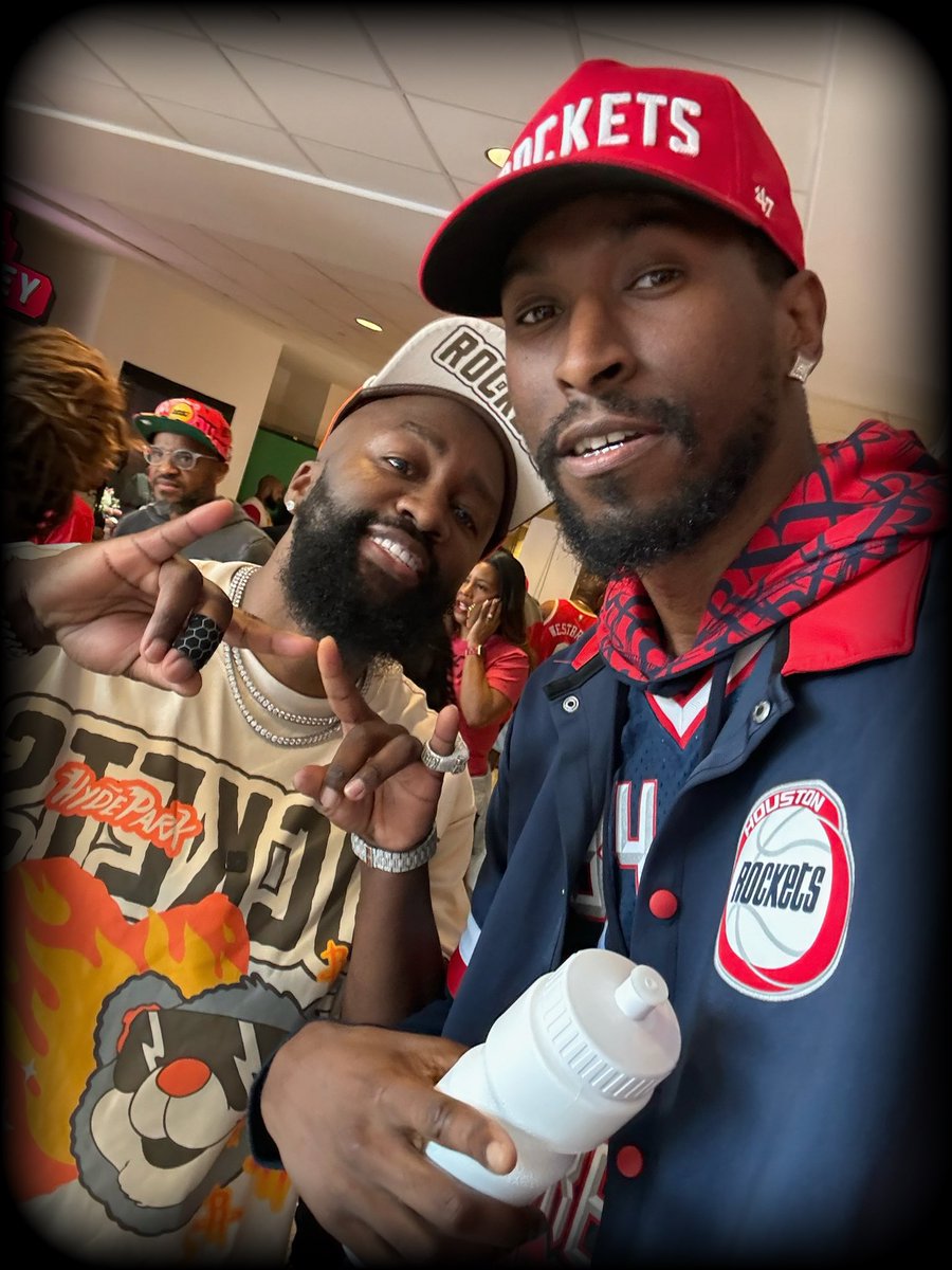 One thing for sure!!! Big dawg always showin love in the city every time I see him🙏🏾💯🤘🏾 always goated!!! <a href="/hardbodykiotti/">IG: HardbodyKiotti</a>  <a href="/HoustonRockets/">Houston Rockets</a>