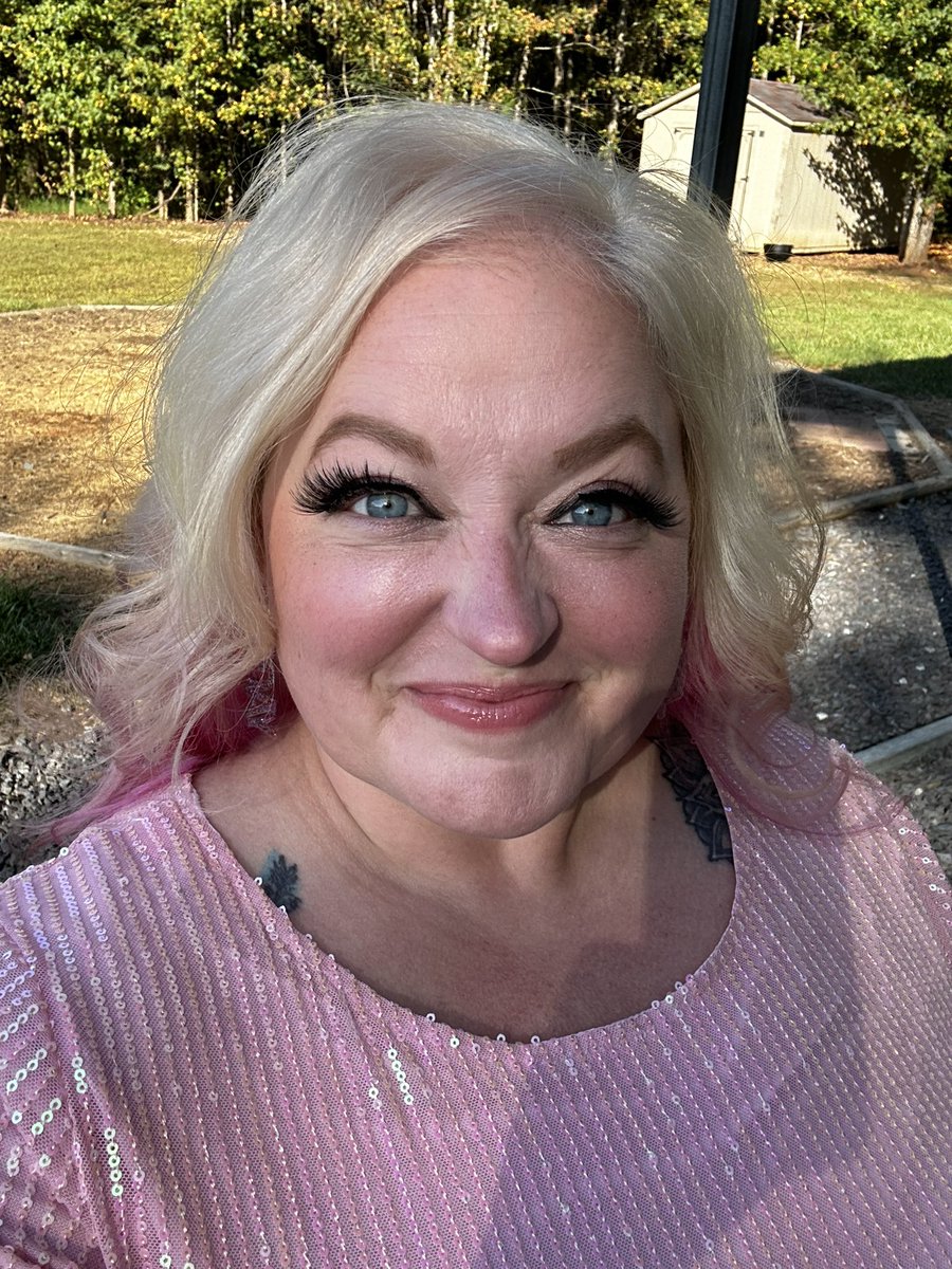 So THIS is 40!!! ❤️ #dollyandme