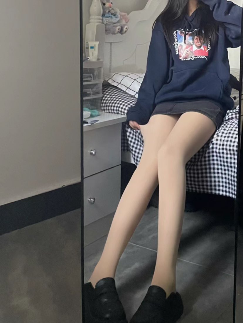 EverleeSti99990's tweet photo. 嘻嘻白丝加这样的小包臀最爱啦🤭而且做起来也很方便哦☺️
#人妻 #反差 #美女 #御姐 #白丝 https://t.co/GOYd6dVNrL