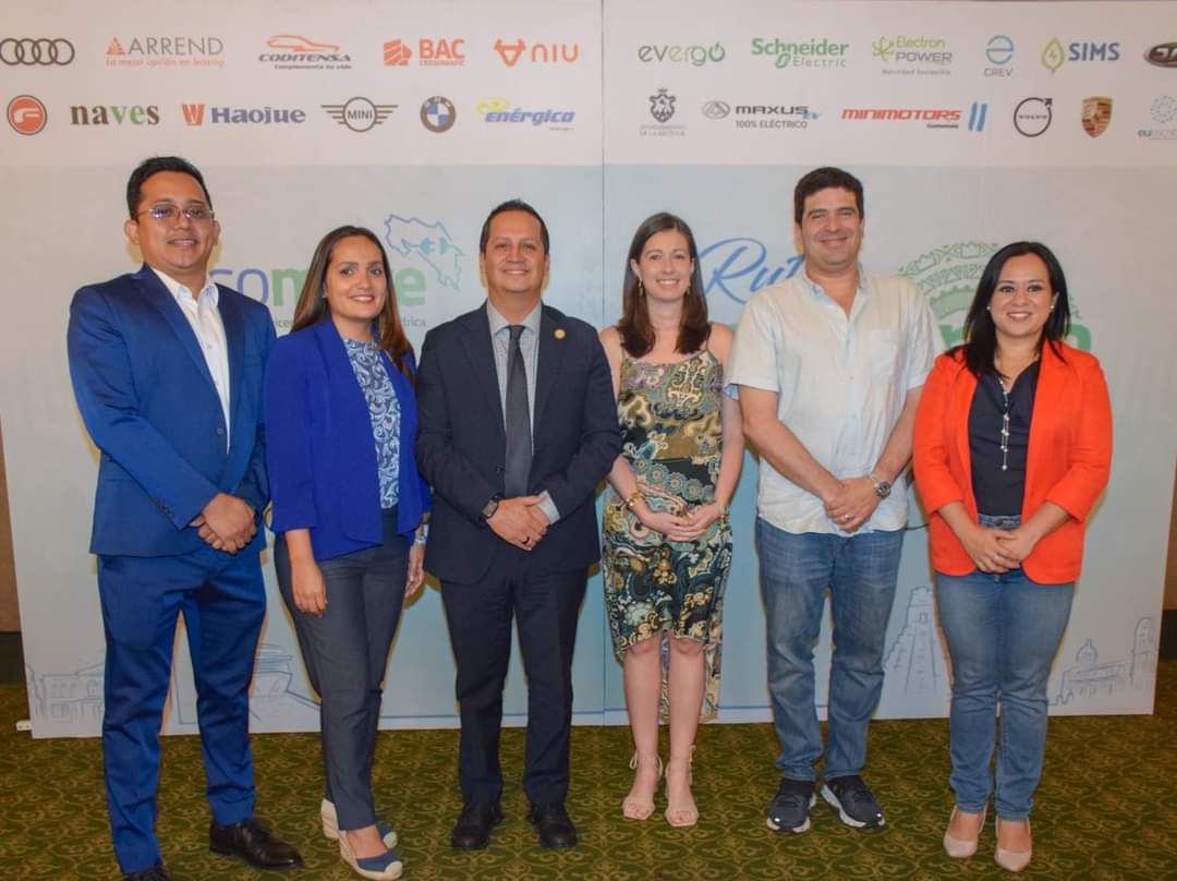 asomove's tweet photo. ¡México se une con la #RutaEléctricaCentroamericana!
🇲🇽🇬🇹🇸🇻🇭🇳🇳🇮🇨🇷🇵🇦

Conocé los puntos de carga de la #RutaEléctricaNorte que conectan Ciudad de México con Ciudad de Guatemala y los demás países centroamericanos!

@alamoslatam @amegua_org #anves #crev @evergo_emob @SchneiderMX https://t.co/G7e2YAJ053