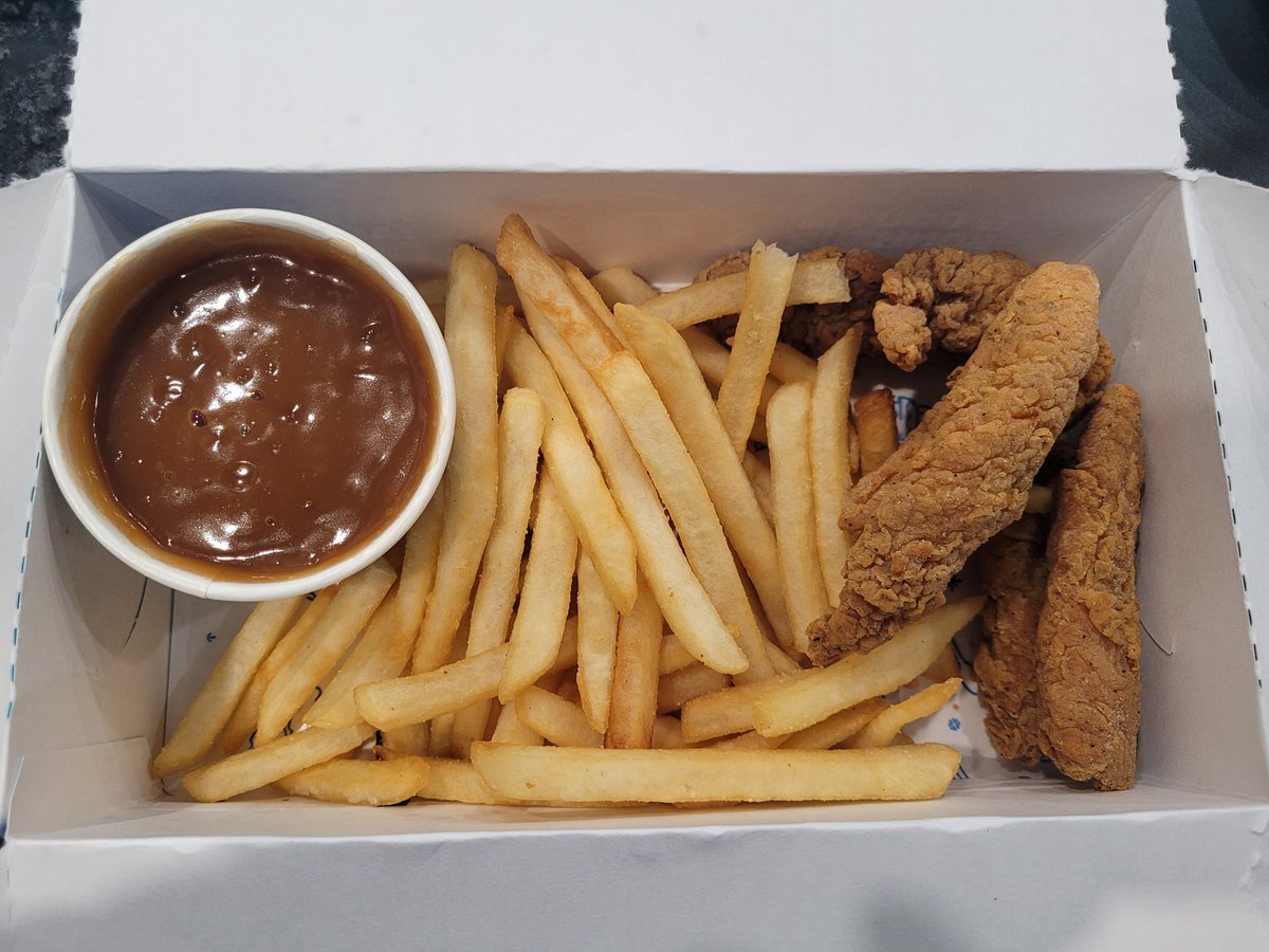 mattmcqueen's tweet photo. Not quite the bird, potatoes, and gravy I had in mind for #Thanksgiving but it'll have to do. @DQCanada #shiftworkerproblems #shiftwork #Calgary911 https://t.co/FmOkIsE4if