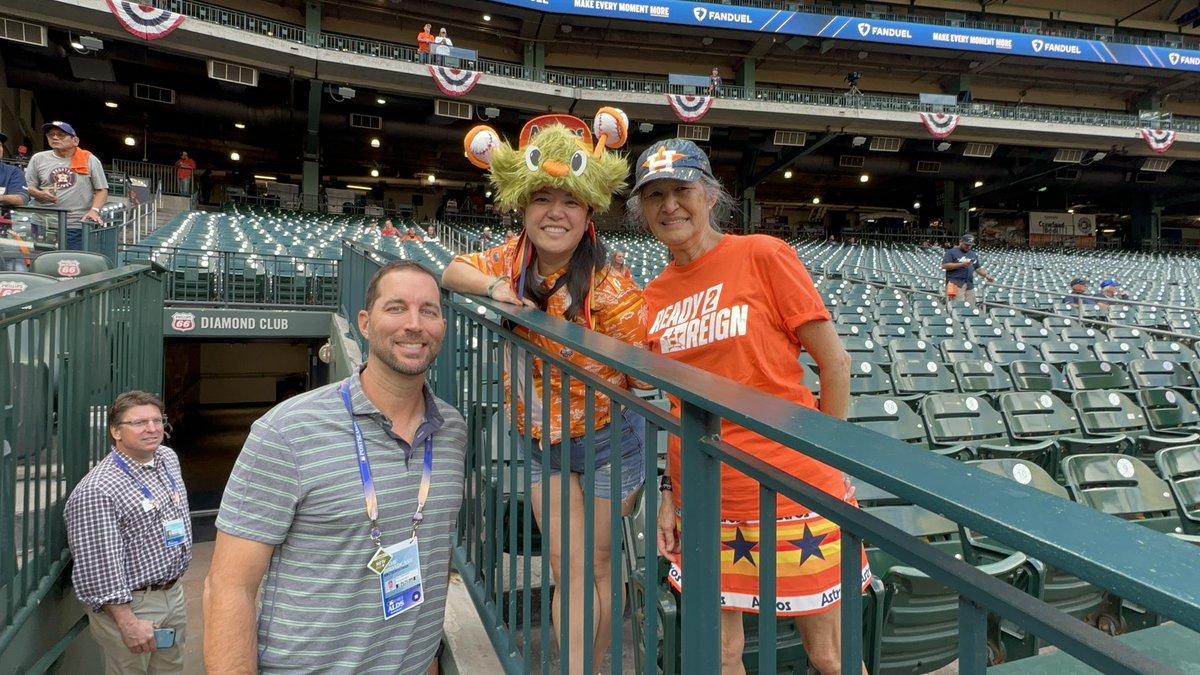 OrtizKicks's tweet photo. I just introduced future Hall of Famer Adam Wainwright to Houston’s famous @astros_signlady Barbara Moon. 
@UncleCharlie50 was so nice to Barbara and her daughter Audrey. https://t.co/dGIqlGtc1q