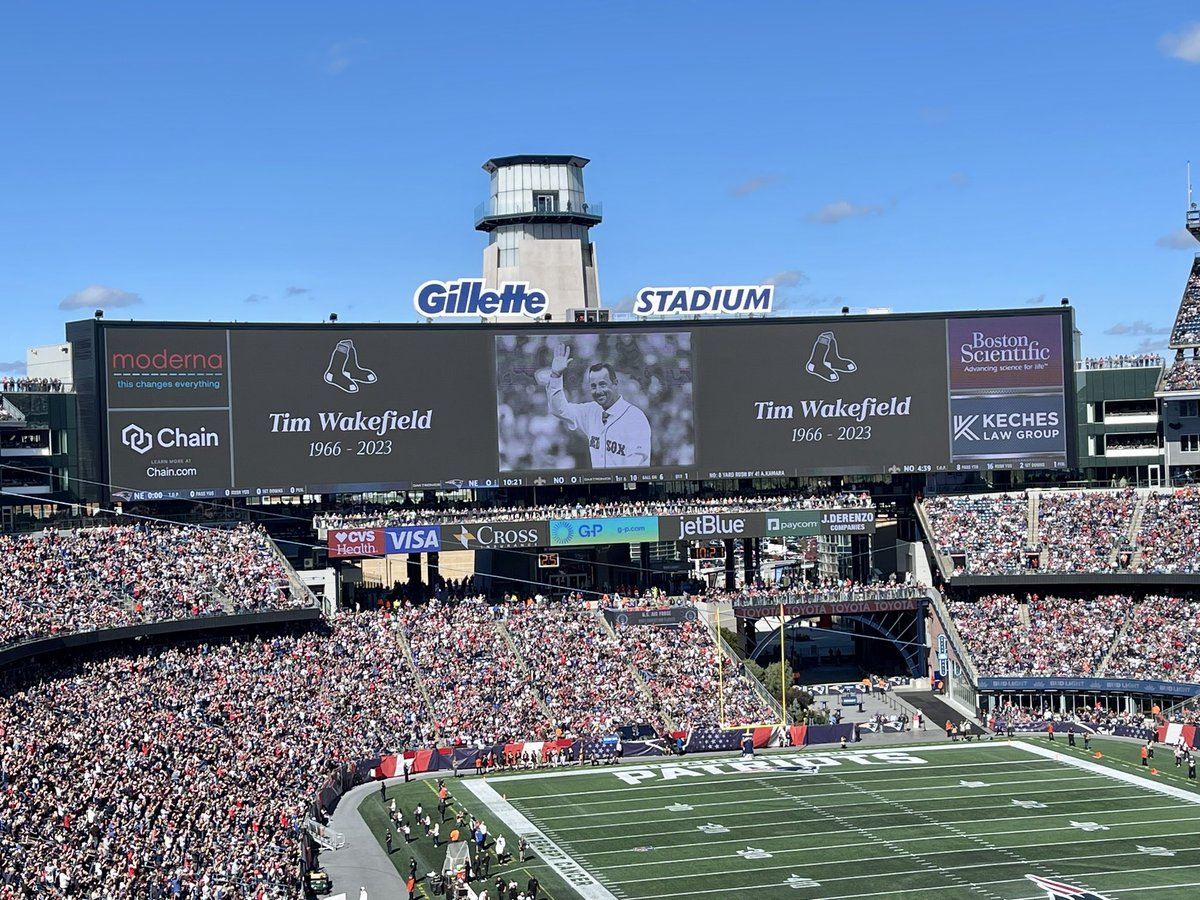 GethinCoolbaugh's tweet photo. Easily the highlight of the day at Gillette.

Not only a moment of silence, but a stadium-wide *standing ovation* for @TimWakefield49, who not only deserves to be remembered, but also deserves to be celebrated.

#ForeverNE #DirtyWater #RIPWake https://t.co/sTJ2de2m6f