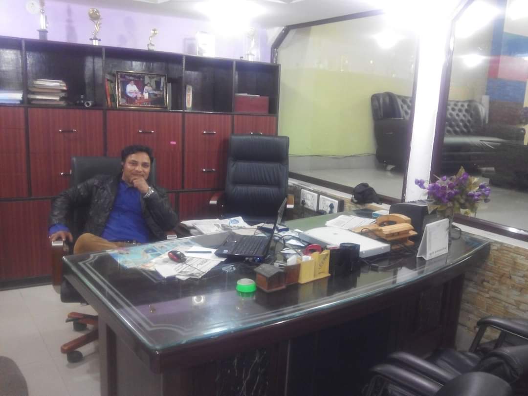 imkailashcjoshi's tweet photo. सफलता मेरे विचार में कभी ना खत्म होने वाली यात्रा है,जो निरंतर चलते रहने वाली प्रक्रिया है,जिसमें आप अपनी खुद की क्षमता के हिसाब से अलग अलग पड़ाव तय करते हैं।इसी प्रक्रिया में मैंने भी एक पड़ाव तय किया और 2011 में रुद्रपुर जिले के 21 प्रतिष्ठित उद्यमी में मेरा नाम आ गया।
ईश्वर🙏 https://t.co/x9LqpLp7Tq